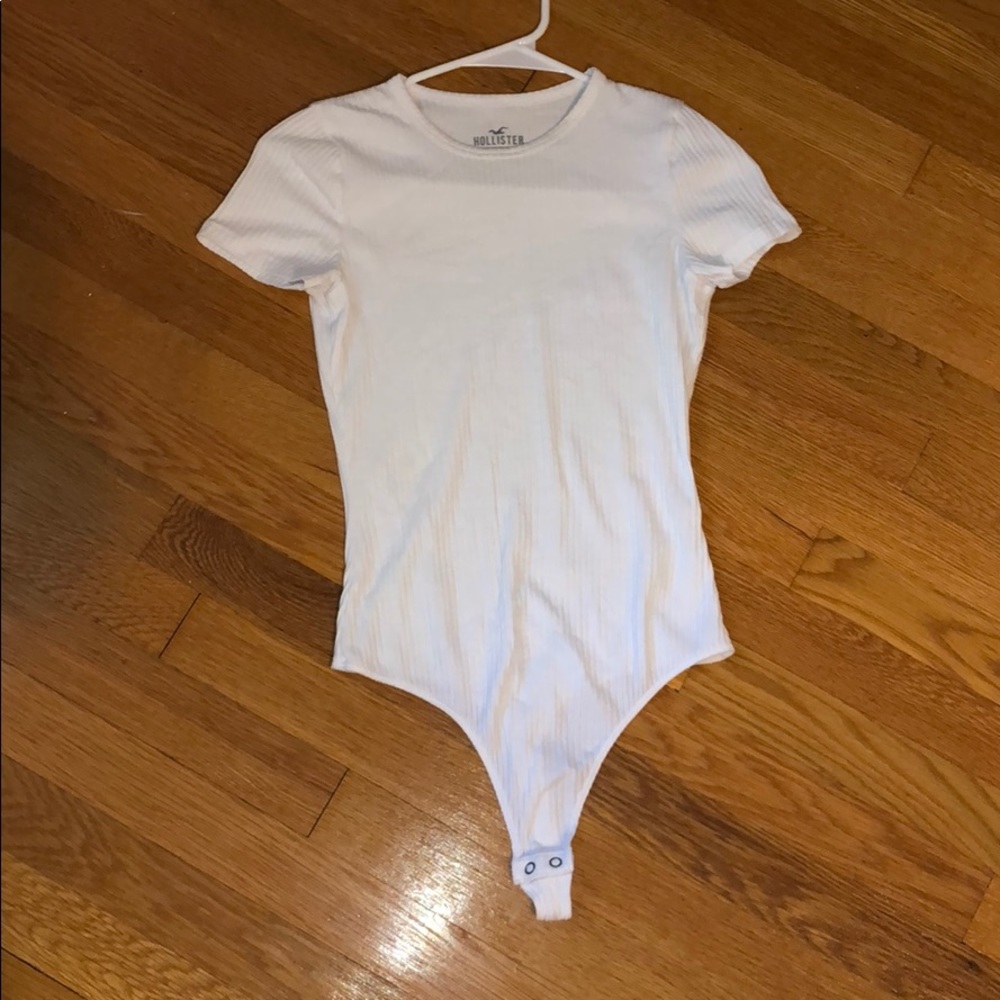 Hollister White Ribbed Shortsleeve Bodysuit